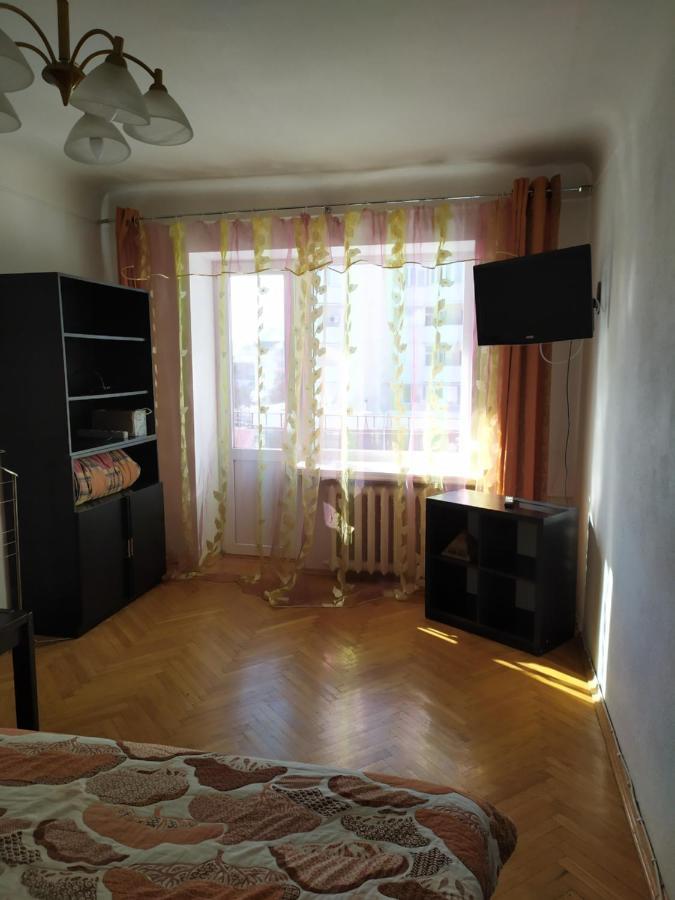 3- Х Комнатная Квартира В Центре Apartman Rivne Kültér fotó